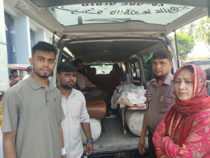 ভোলায় অসুস্থ অসহায় নারীকে বরিশাল মেডিকেলে পৌঁছে দিল জাগরণ ফাউন্ডেশন
