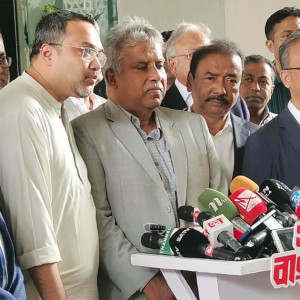 শিল্পকারখানায় কাল থেকেই বিদ্যুৎ-গ্যাস সরবরাহ উন্নতির আশ্বাস প্রধানমন্ত্রীর