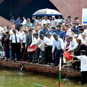 সংসদ ভবন লেকে ২৫০ কেজি পোনা মাছ অবমুক্ত করলেন স্পিকার