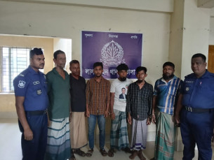 লালমোহনে ৬ জুয়াড়ি গ্রেফতার