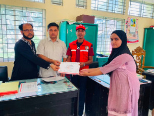 লালমোহনে রেডক্রিসেন্টের প্রাথমিক চিকিৎসা প্রশিক্ষণার্থীদের সনদ বিতরণ