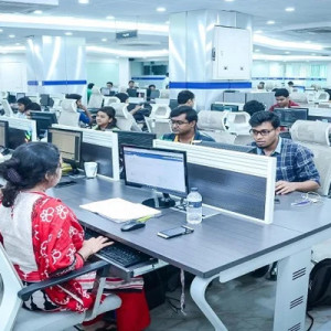টানা ৫ দিনের ছুটি শেষে খুলেছে অফিস-আদালত