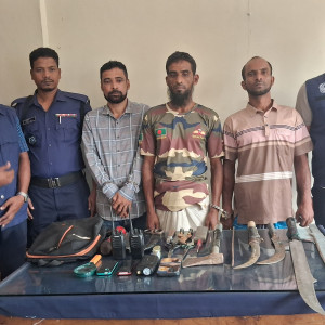 চরফ্যাশনে ডাকাতির প্রস্তুতিকালে অস্ত্রসহ ৩ জন গ্রেপ্তার