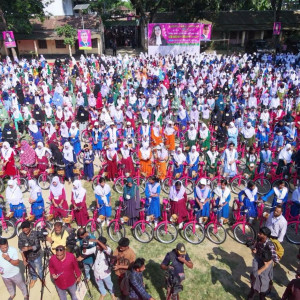 জাইমা রহমানের জন্মদিনে ৫৪৮ ছাত্রীকে বাইসাইকেল দিলেন প্রতিমন্ত্রী মীর শাহে আলম